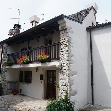 Casa Vacanze Alenka Borgo Grotta Gigante Exterior foto